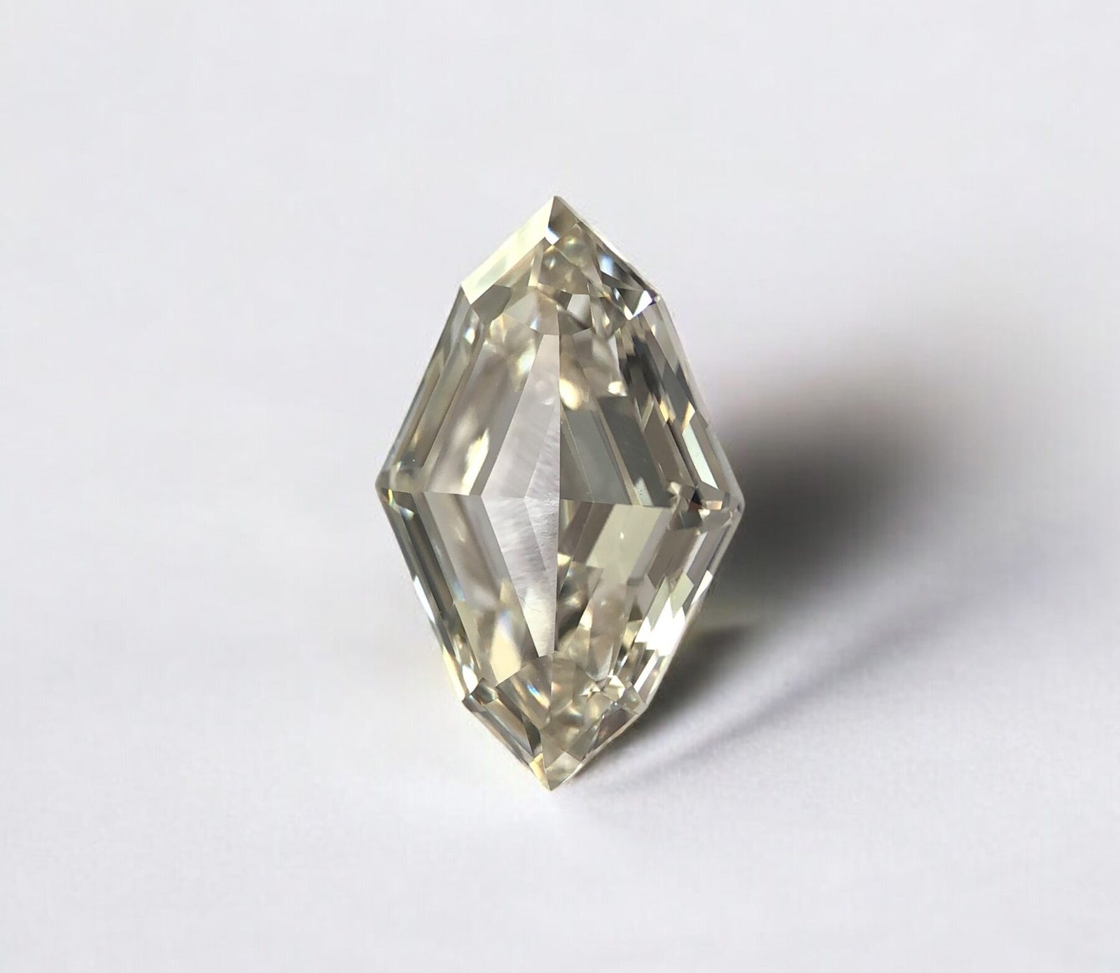 Lozenge shape I color step cut diamond
