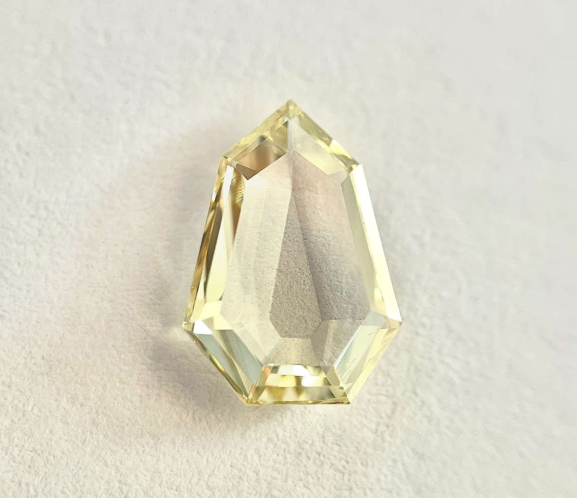 Shield shape N color Step cut diamond