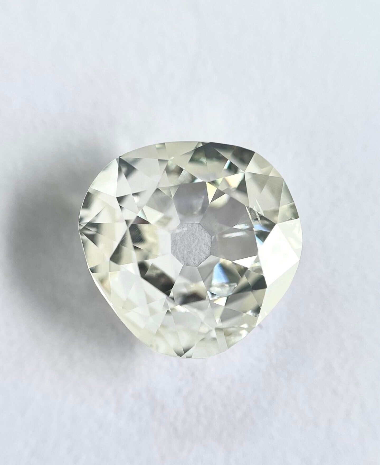 Unshaped Round shape I color old mine cut diamond