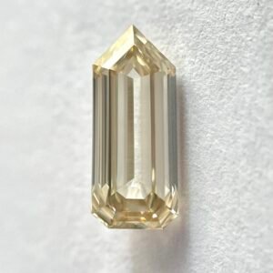 bullet-shape-lb-color-step-cut-diamond